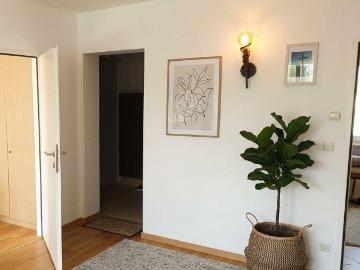 Sonnige 2 Zimmer Wohnung mit verglaster Loggia...