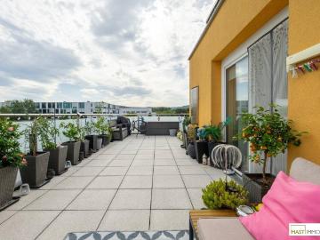 Sonnige 3 Zimmer DG Wohnung mit ca. 33 m² großer...