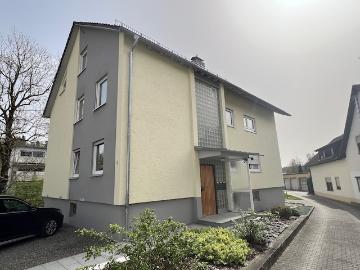 Sonnige 4 Zimmerwohnung mit Balkon und Stellplatz in Bad...