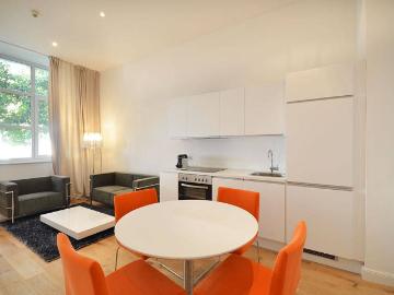 Sophisticated temporary business home with 1 bedroom in...