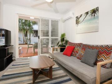 Small Complex & Only Metres To The Beach