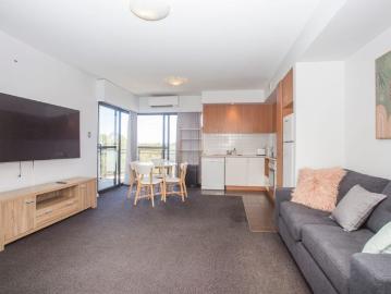 SPACIOUS 1 BEDROOM STUDIO AVAILABLE! RIVER VIEWS!