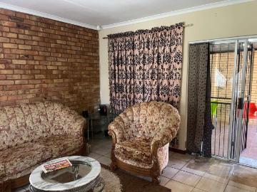 Spacious 2 Bedroom Rental with Dual Living Potential in...