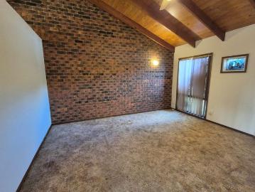 Spacious 2 Bedroom Unit with Large Yard