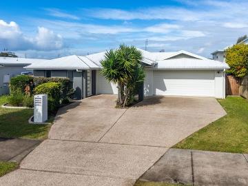 SPACIOUS 3 BEDROOM HOME WITH SIDE ACCESS & DOUBLE LOCKUP...