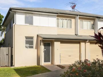 Spacious Three Bedroom Townhouse with a Private Courtyard