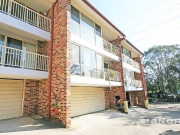 Spacious Three Bedroom Townhouse in a Convenient Dundas...