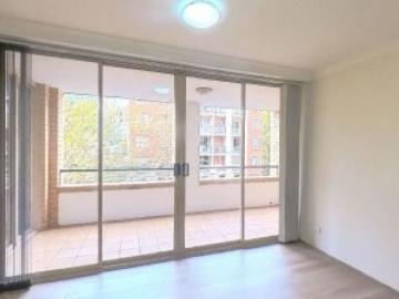 Spacious Two Bedroom with Parking at the Heart of Pyrmont