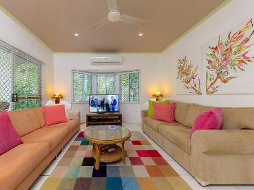 Spacious two bedroom Duplex unit for 2 6 month Fixed...