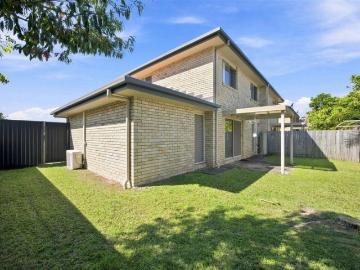 Spacious Two Storey Townhouse with Private Balcony &...