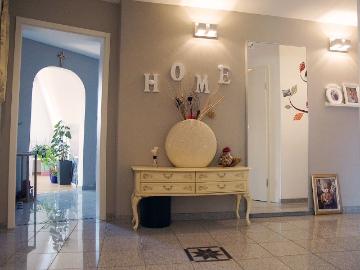 Spacious and fashionable flat in excellent location,...