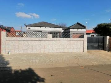 spacious and secure 3 bedroom family.