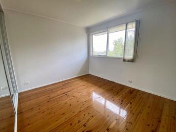 Spacious Family Home Just Minutes from the Beach –...