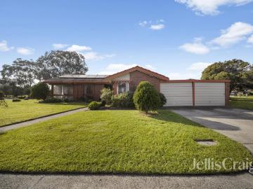 Spacious Freestanding Home in a Peaceful Location
