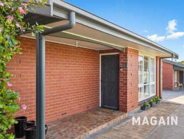 Spacious, Stylish and Fully Updated Homette