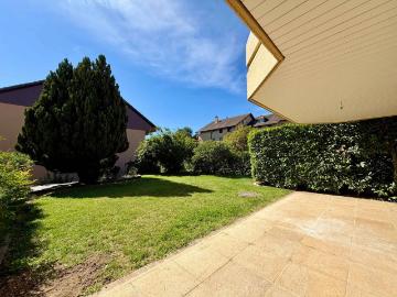 Spacieux appartement rénové de 5,5 pièces avec jardin
