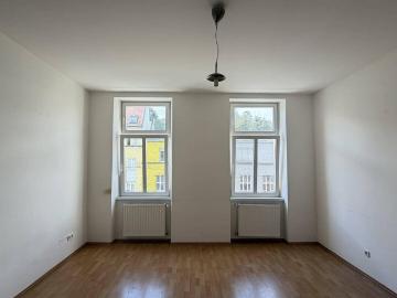# SQ UNSANIERTE 1 ZIMMER WOHNUNG GEGENÜBER PRIVAT KLINIK...