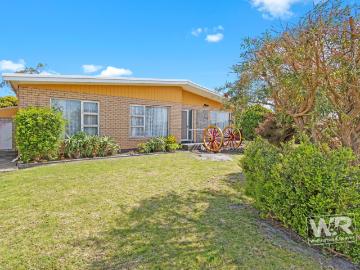 STEP INTO THIS CHARMING RETRO GEM WHICH OFFERS PLENTY OF...
