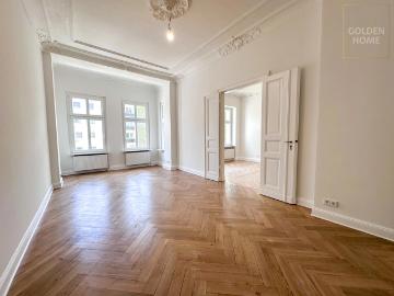 Stilvoll sanierter Altbauklassiker mit Balkon in Berlin