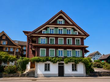 Stilvolle 3.5 Zimmerwohnung in historischem Wohnhaus