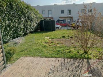 Stilvolle Doppelhaushälfte mit kleinem Garten und 2 PKW...