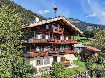 Stilvolle Dachgeschosswohnung mit Tiroler Charme 06715