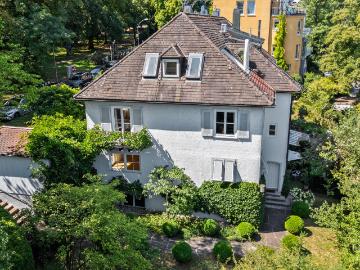 Stilvolles Einfamilienhaus mit phantastischer Aussicht,...
