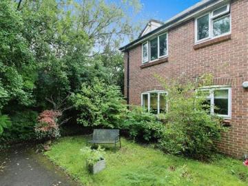 Studio Flat For Sale In Midhurst, West Sussex