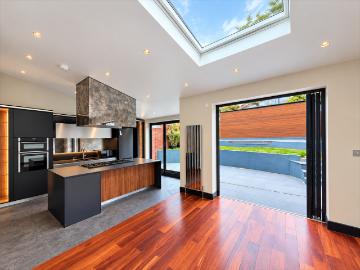 Stunning Three Bedroom Southgate Home with Bespoke Open...