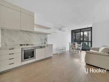 Stunning Furnished 2 Bedroom Apartment in North Melbourne!