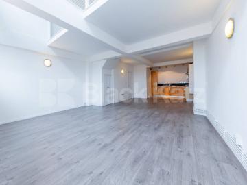 Stunning Live/Work split level 3 bedroom apartment...