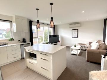 Stylish & Convenient Living in the Heart of Bentleigh!