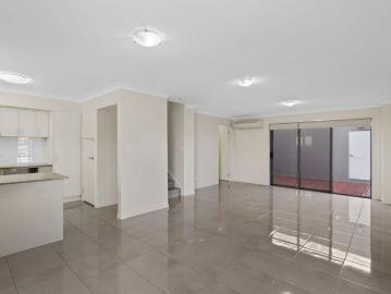 Stylish Corner Townhouse with Resort Style Amenities