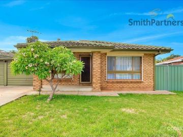 Stylish low maintenance living in the heart of Para...