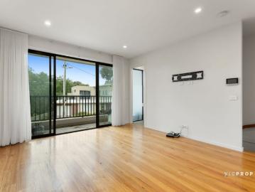 Stylish & Low Maintenance Living with Leafy Views
