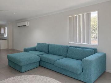 Stylish & Spacious Townhouse in a Convenient Location!