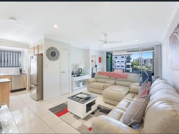 Stylish 2 Bedroom Apartment in Prime Kedron Location!