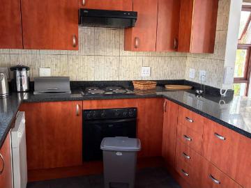 Sunny 2 Bedroom Townhouse in Norwood