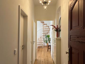 Sunny top floor maisonette with balcony in prime...